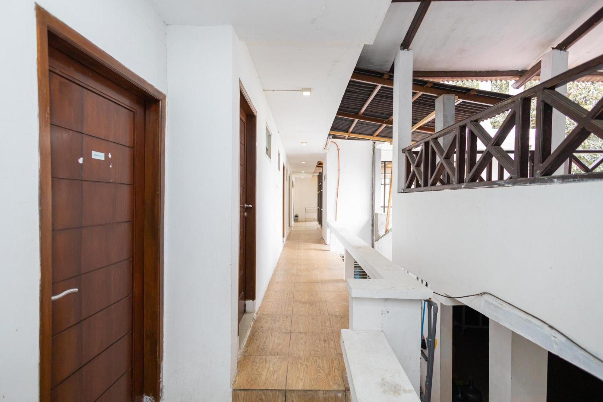 Reddoorz Syariah At Wisma Djokorio Poncokusumo 玛琅 外观 照片