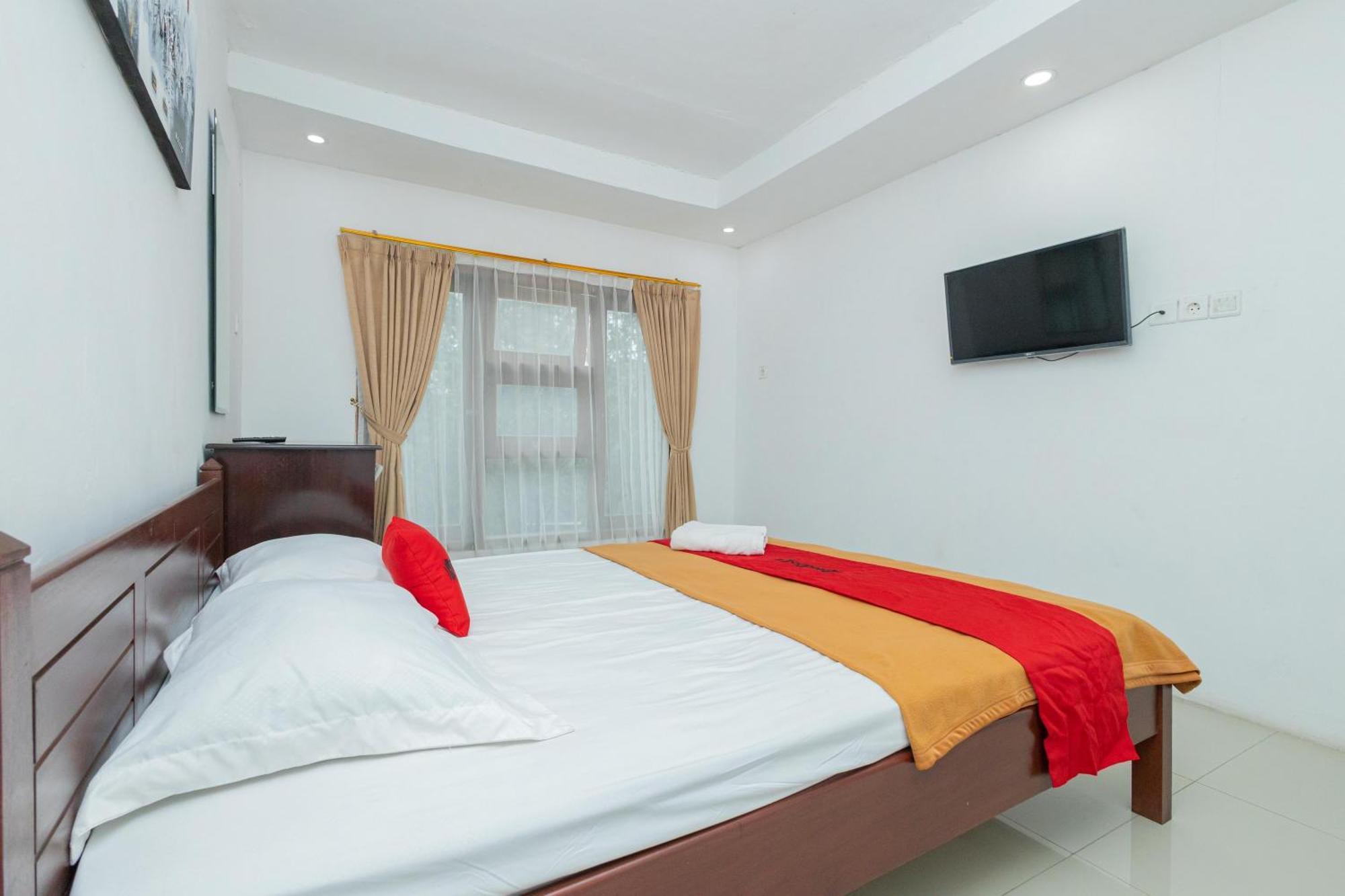 Reddoorz Syariah At Wisma Djokorio Poncokusumo 玛琅 外观 照片