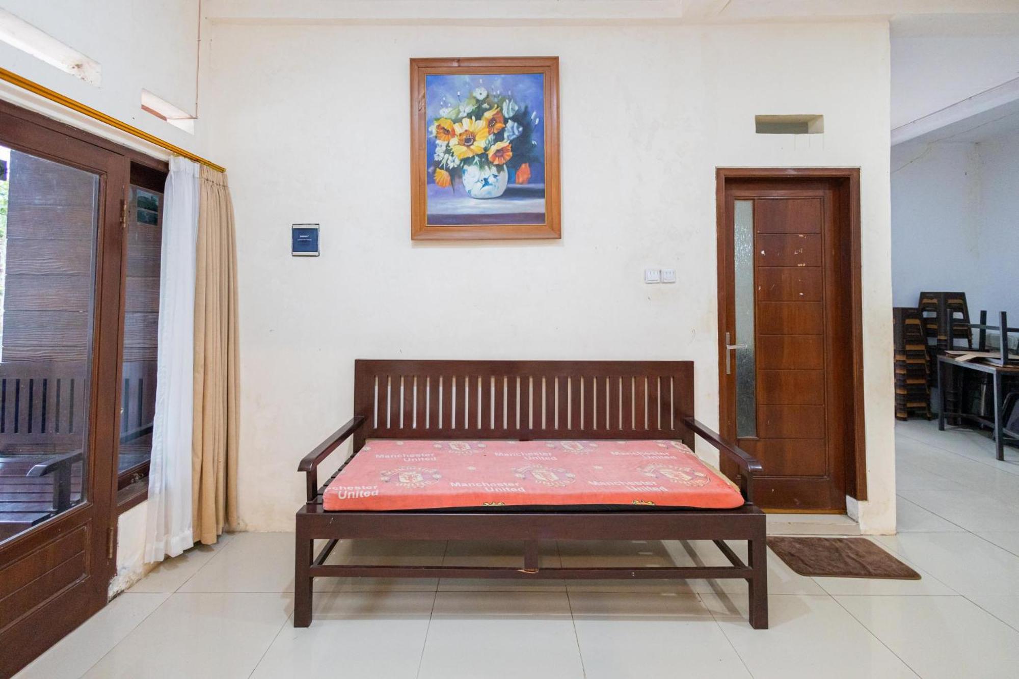 Reddoorz Syariah At Wisma Djokorio Poncokusumo 玛琅 外观 照片