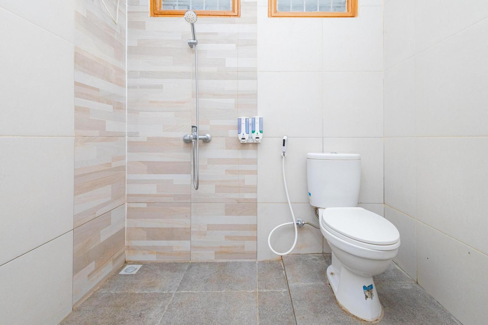 Reddoorz Syariah At Wisma Djokorio Poncokusumo 玛琅 外观 照片
