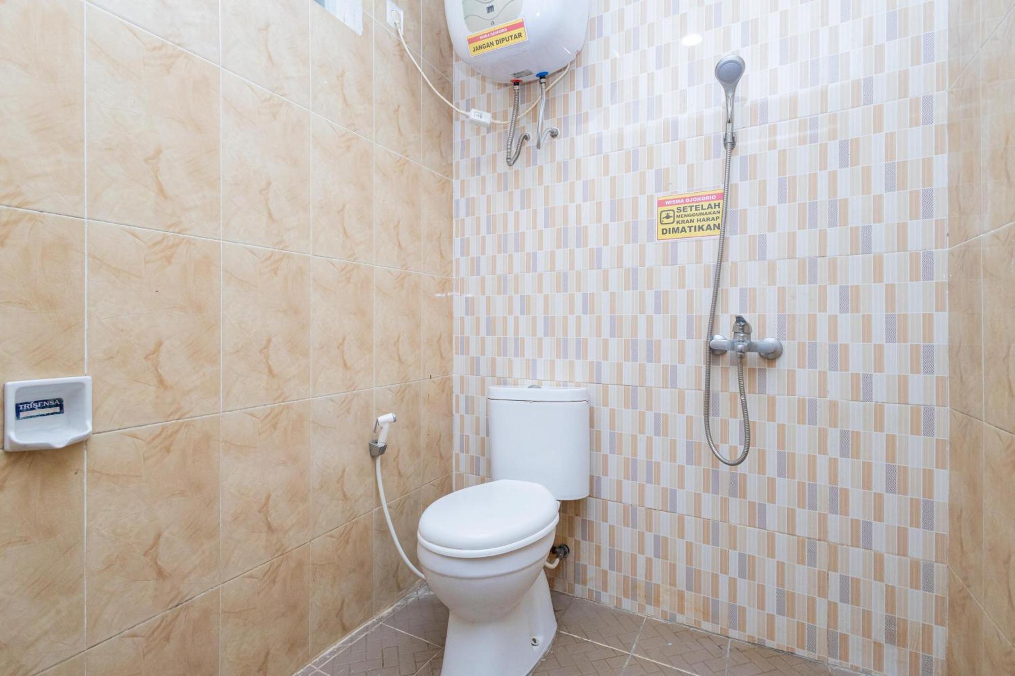 Reddoorz Syariah At Wisma Djokorio Poncokusumo 玛琅 外观 照片