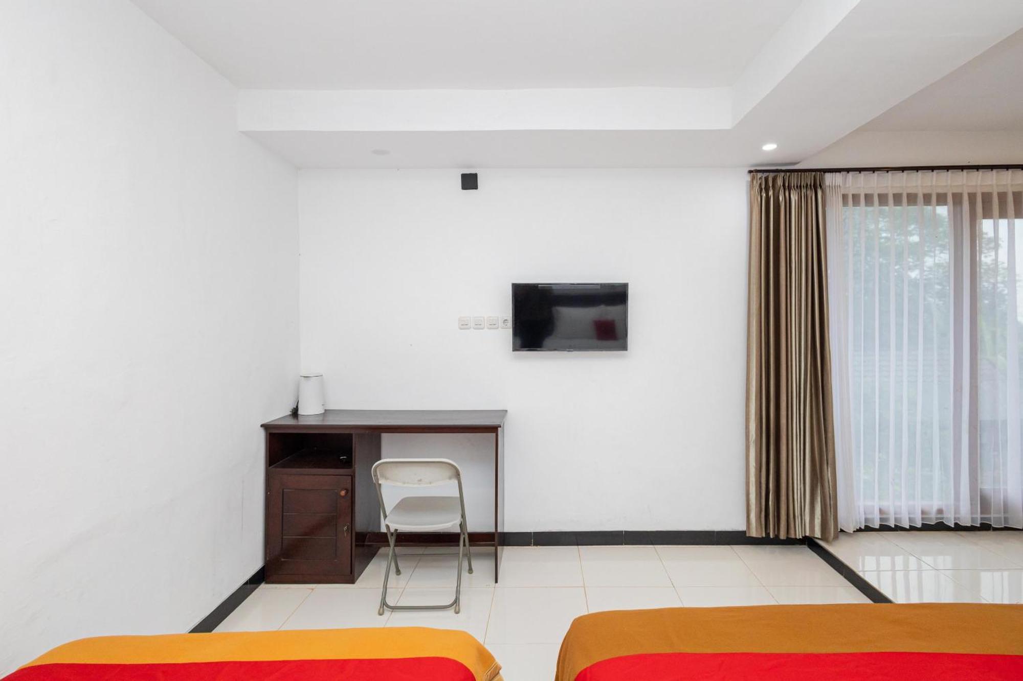 Reddoorz Syariah At Wisma Djokorio Poncokusumo 玛琅 外观 照片