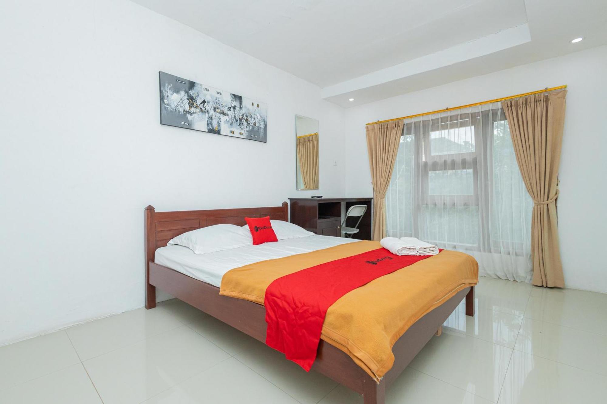 Reddoorz Syariah At Wisma Djokorio Poncokusumo 玛琅 外观 照片