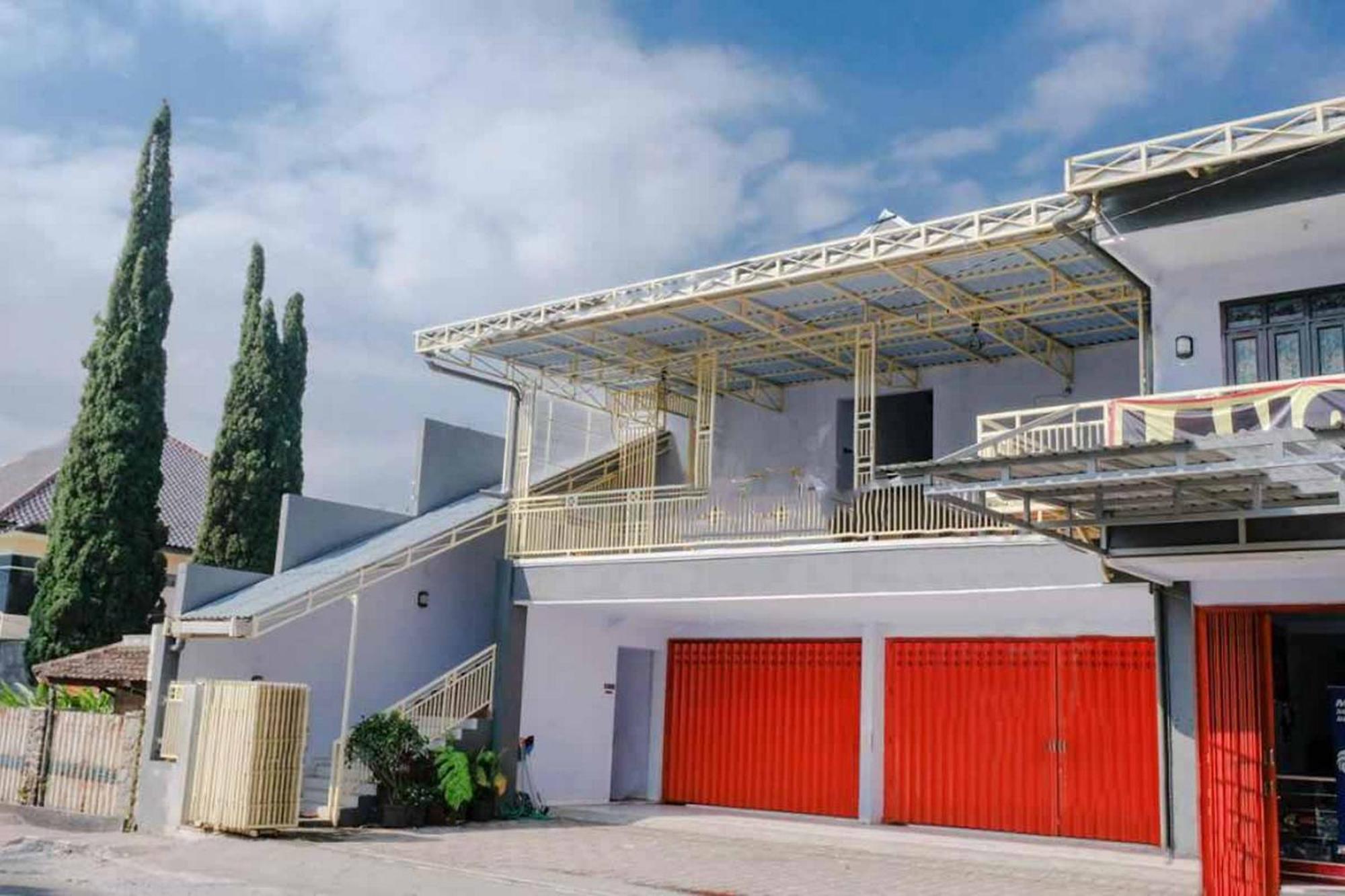 Reddoorz Syariah At Wisma Djokorio Poncokusumo 玛琅 外观 照片