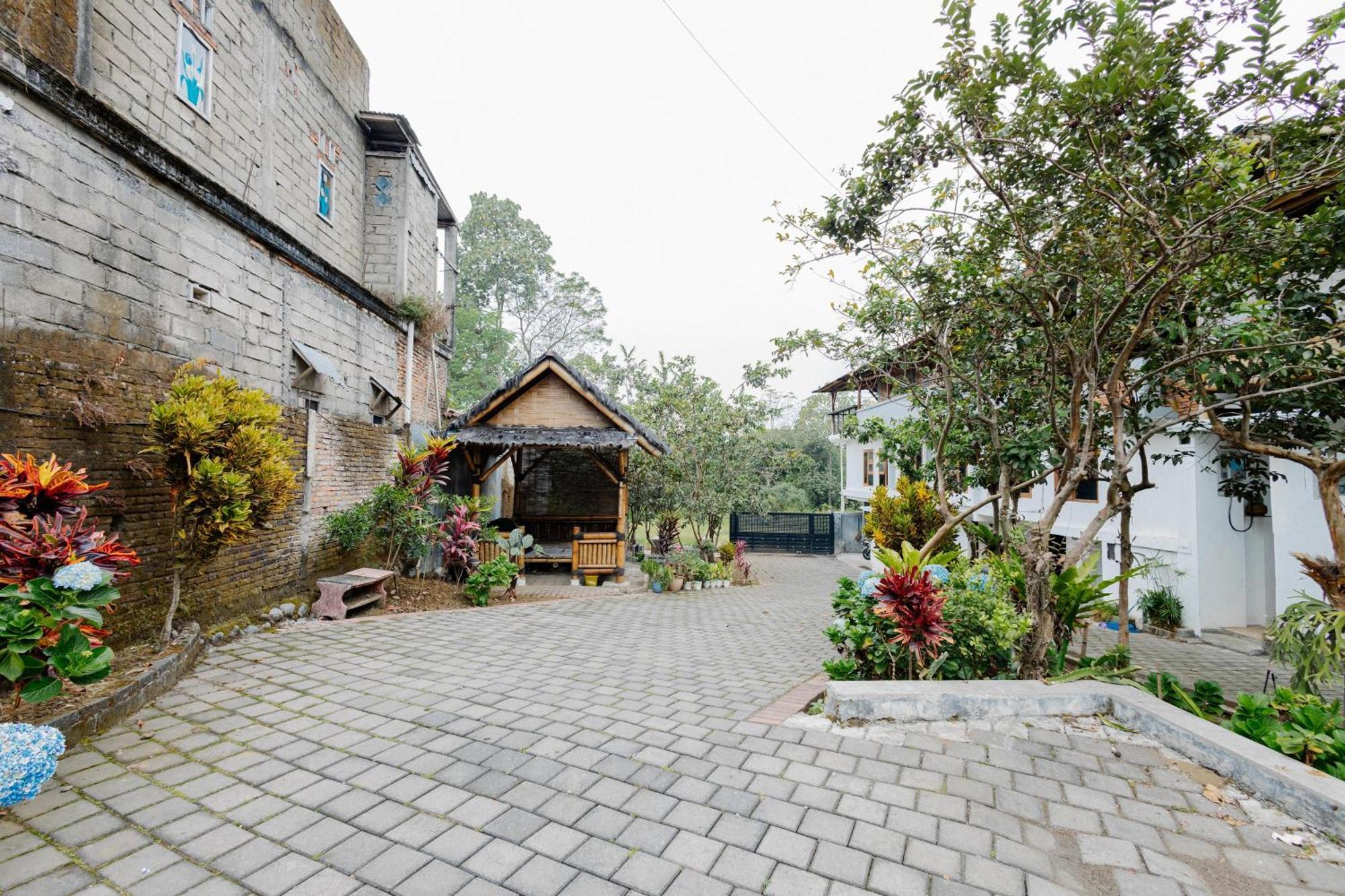 Reddoorz Syariah At Wisma Djokorio Poncokusumo 玛琅 外观 照片