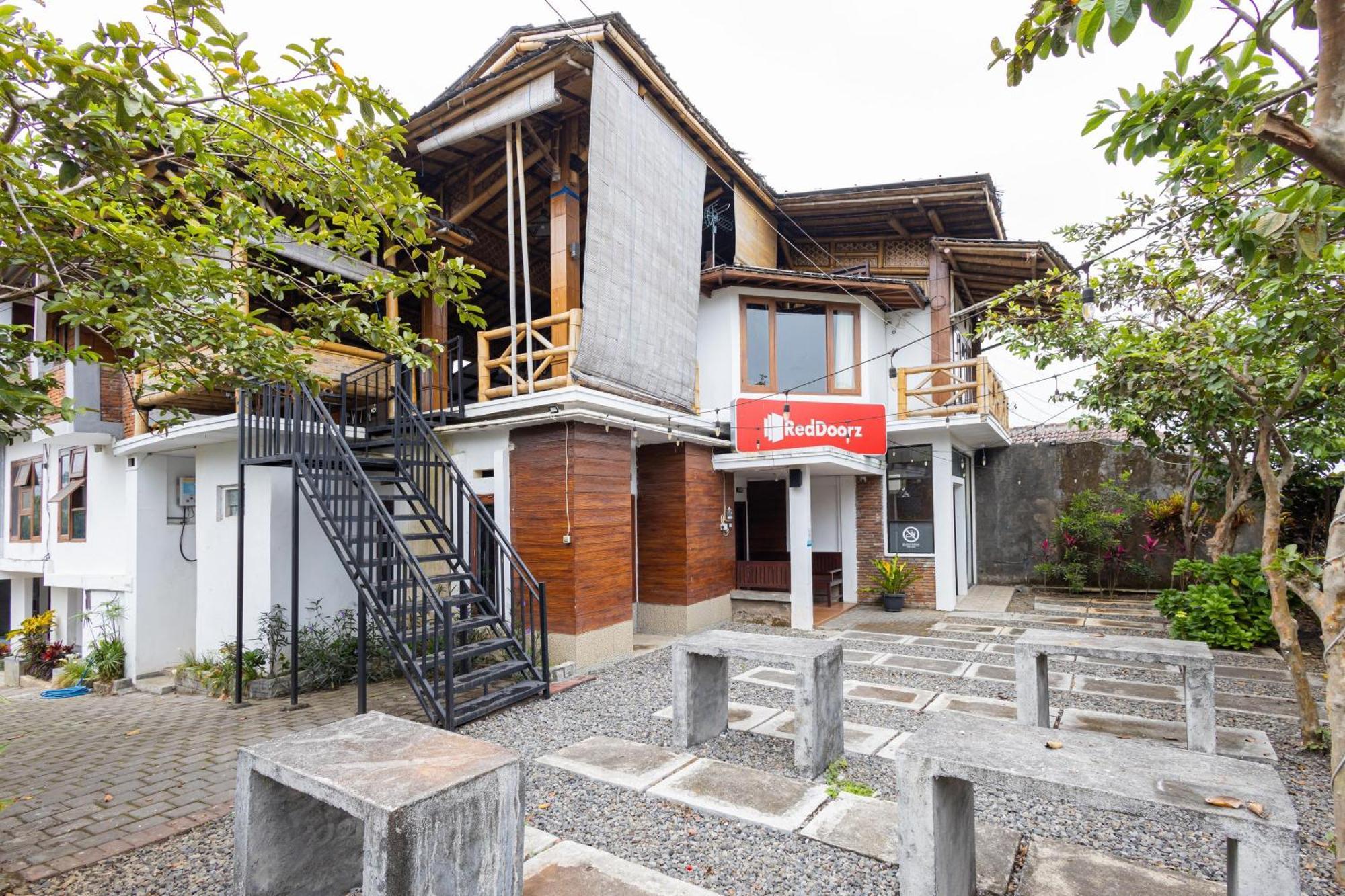 Reddoorz Syariah At Wisma Djokorio Poncokusumo 玛琅 外观 照片