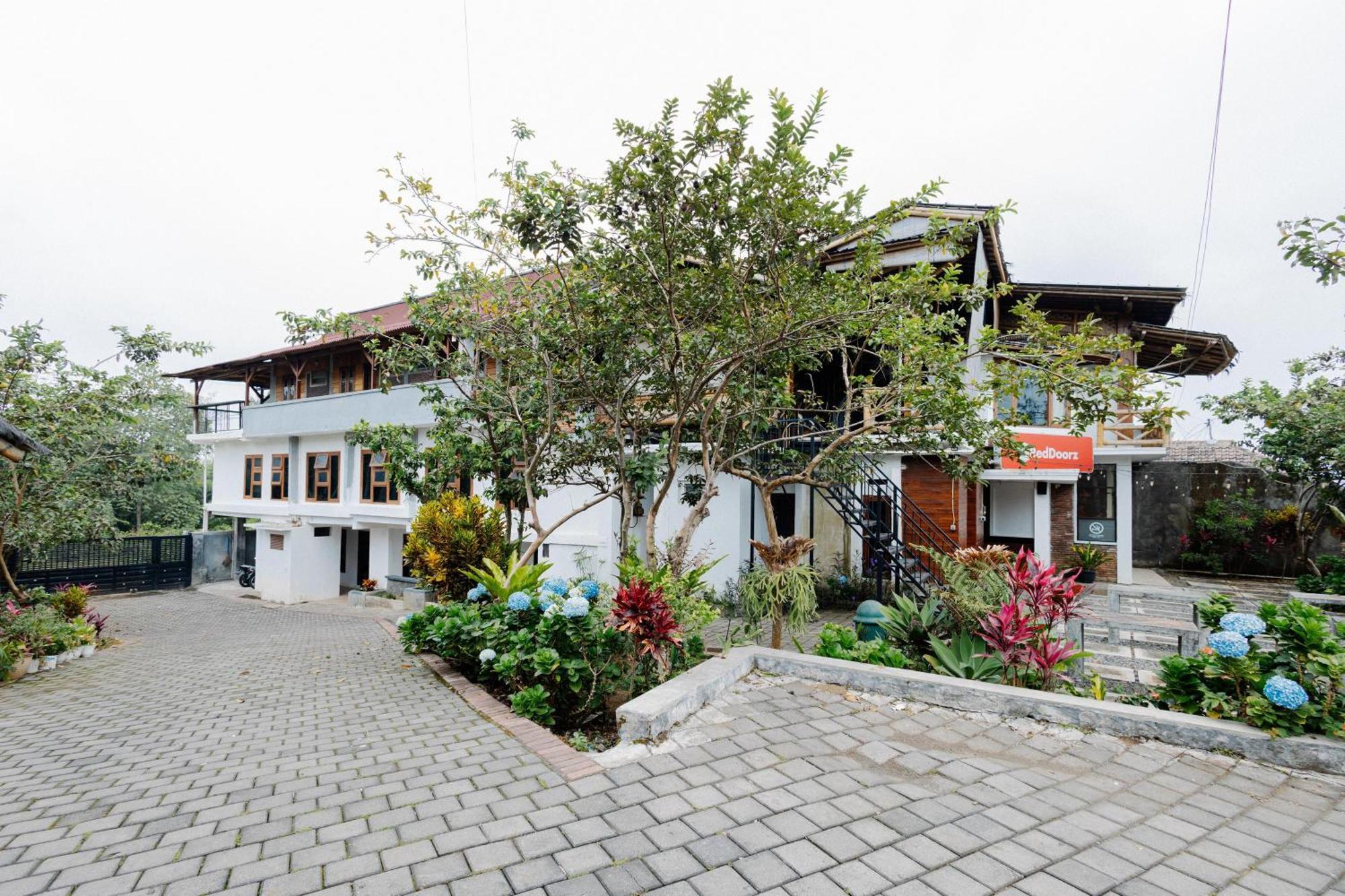 Reddoorz Syariah At Wisma Djokorio Poncokusumo 玛琅 外观 照片
