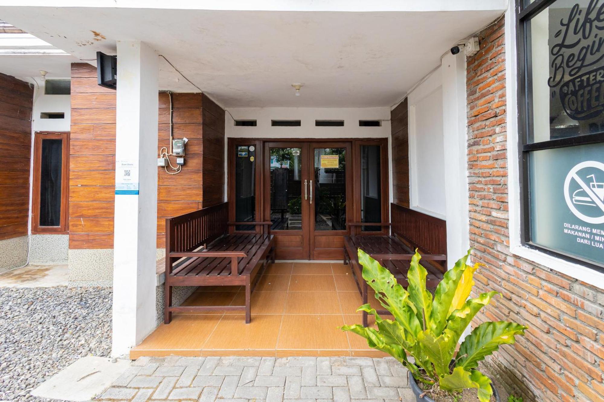 Reddoorz Syariah At Wisma Djokorio Poncokusumo 玛琅 外观 照片