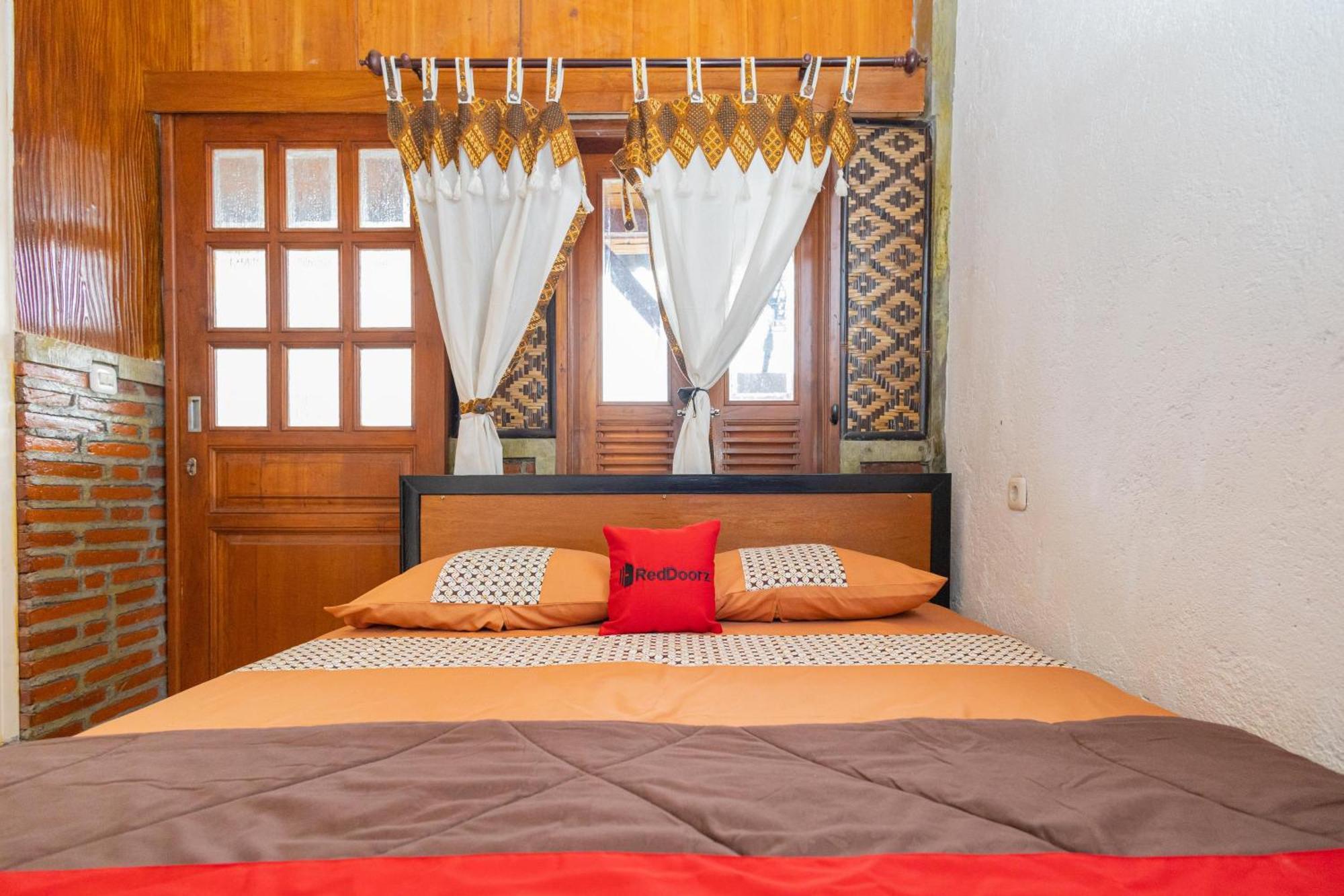 Reddoorz Syariah At Wisma Djokorio Poncokusumo 玛琅 外观 照片