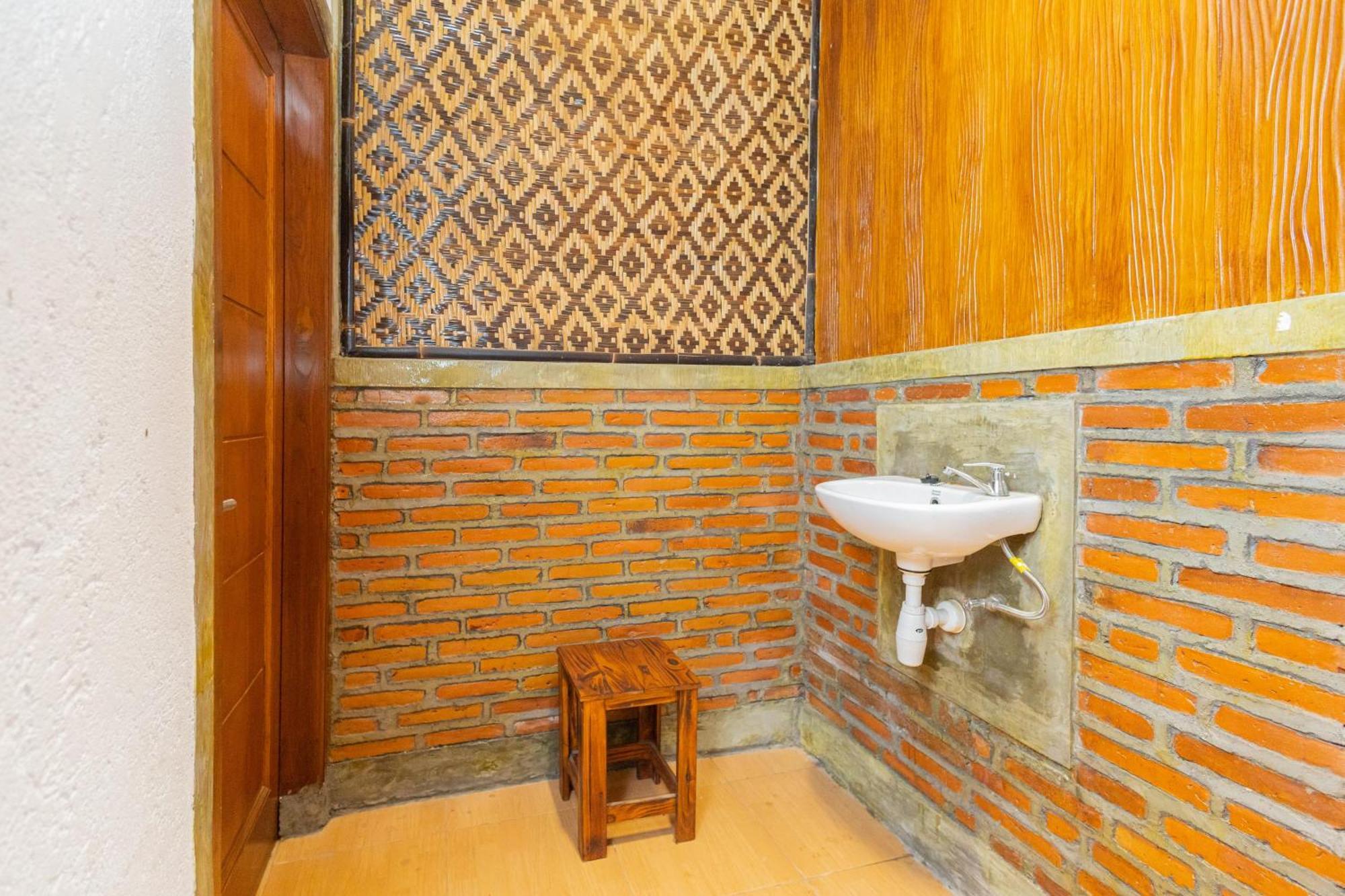 Reddoorz Syariah At Wisma Djokorio Poncokusumo 玛琅 外观 照片